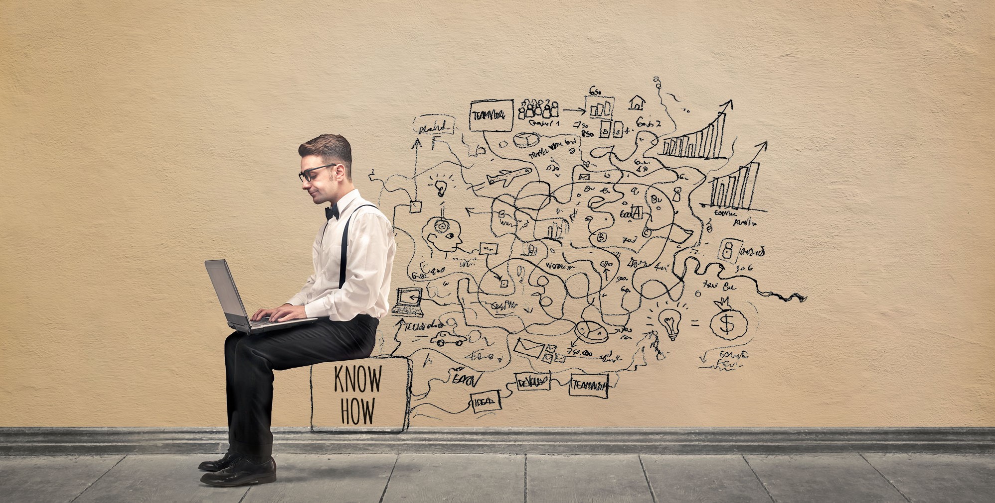 Man nder auf Laptop schaut